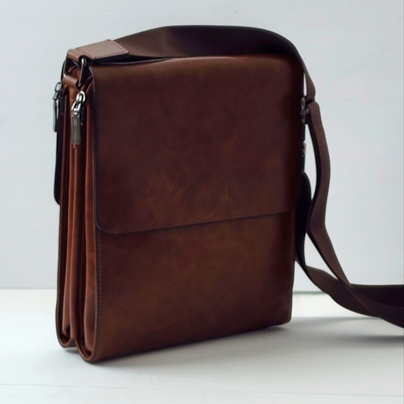 Classic Fashion Men's Brown Leather Doubled Side Flap Messenger Bag - Picture 2 of 7